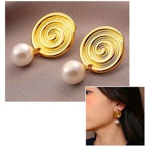 VINTAGE-INSPIRED FAUX PEARL EARRING